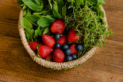 vibrant spring salad with asparagus and strawberries